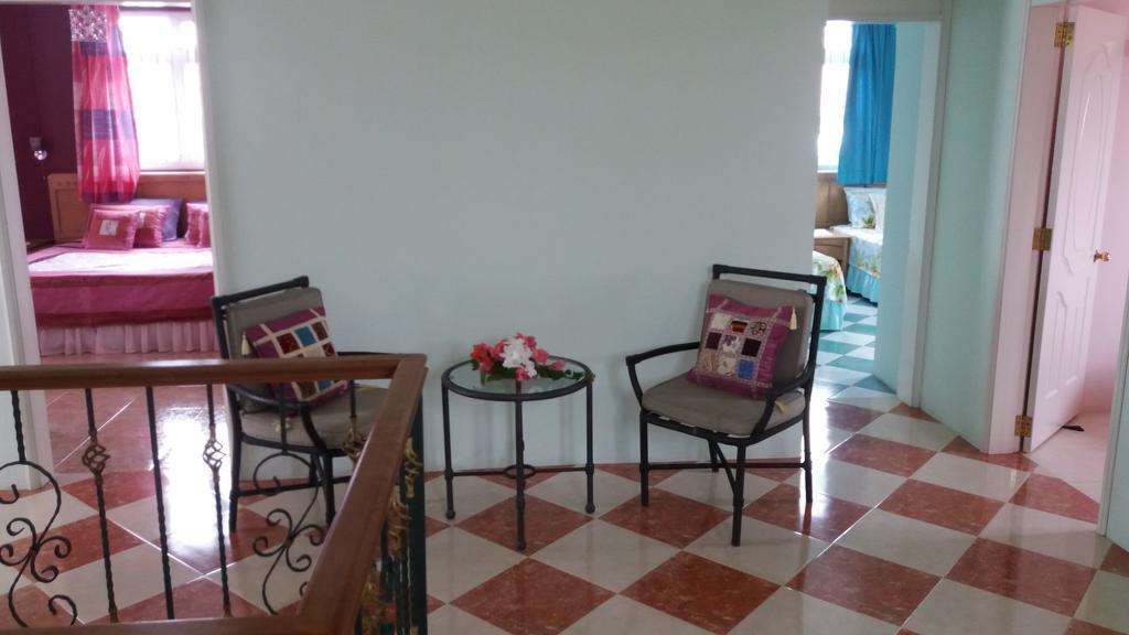 Fayruz Villa Is A 3 Bedroom, 3 Bathroom Detached House With Ac And Swimming Pool 5 Minutes Walk From Flic En Flac Public Beach Εξωτερικό φωτογραφία