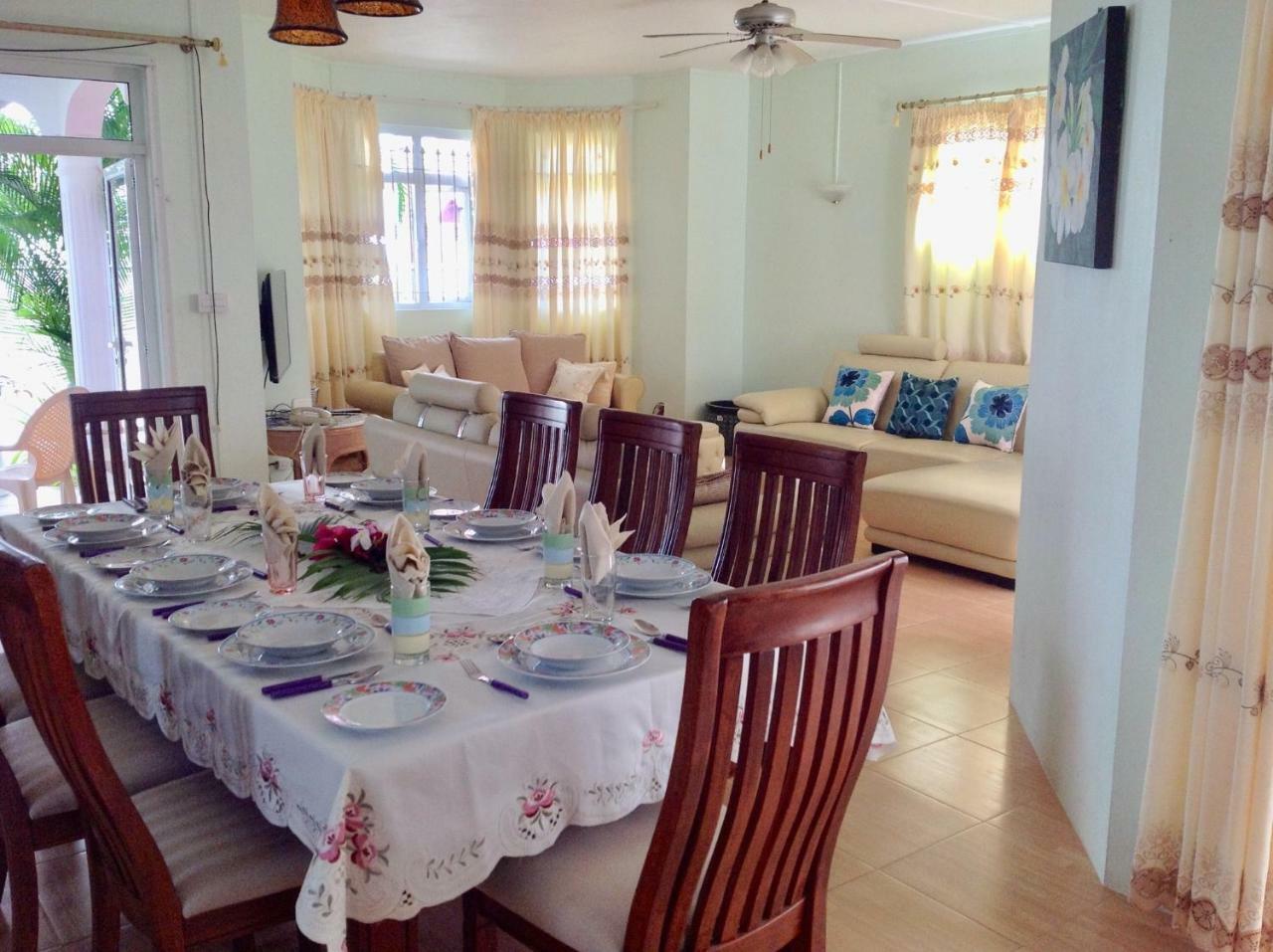Fayruz Villa Is A 3 Bedroom, 3 Bathroom Detached House With Ac And Swimming Pool 5 Minutes Walk From Flic En Flac Public Beach Εξωτερικό φωτογραφία