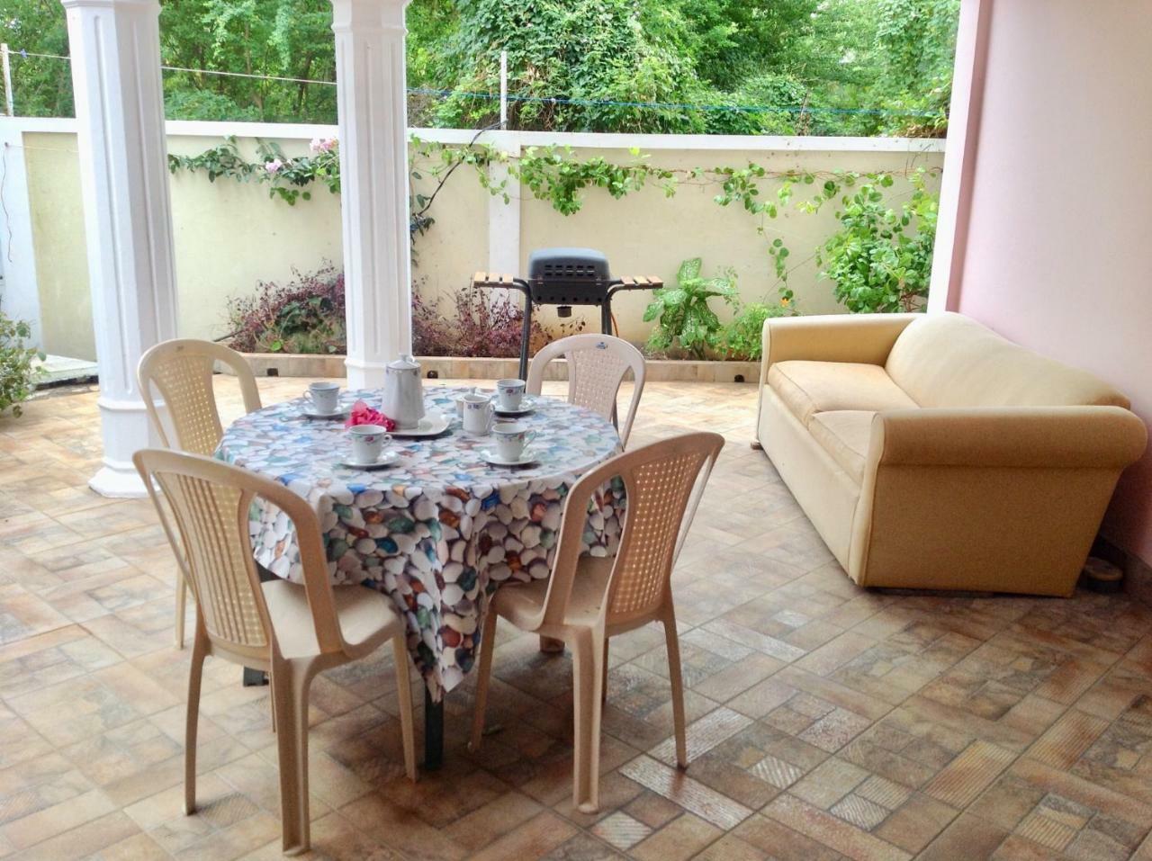 Fayruz Villa Is A 3 Bedroom, 3 Bathroom Detached House With Ac And Swimming Pool 5 Minutes Walk From Flic En Flac Public Beach Εξωτερικό φωτογραφία