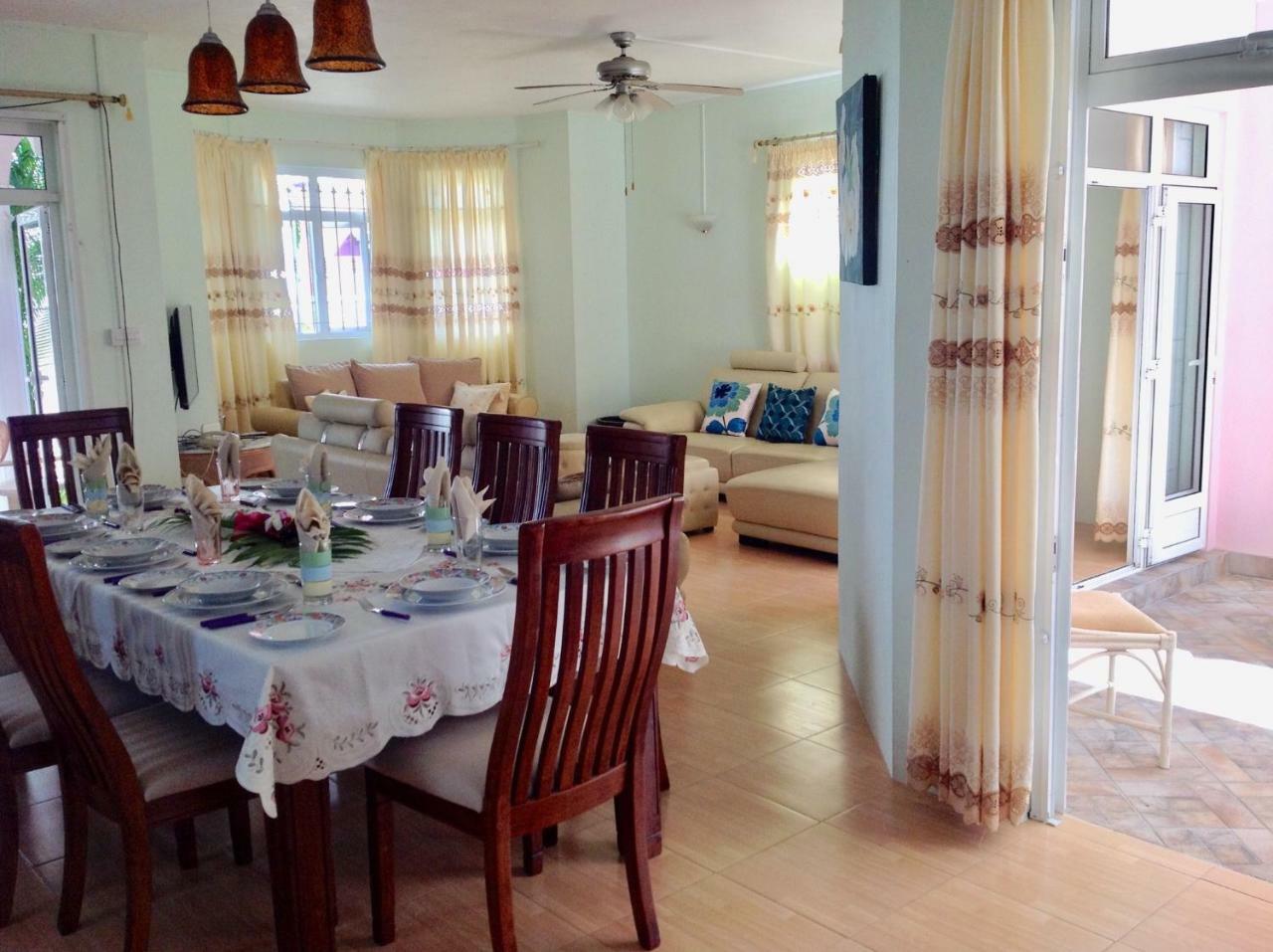 Fayruz Villa Is A 3 Bedroom, 3 Bathroom Detached House With Ac And Swimming Pool 5 Minutes Walk From Flic En Flac Public Beach Εξωτερικό φωτογραφία