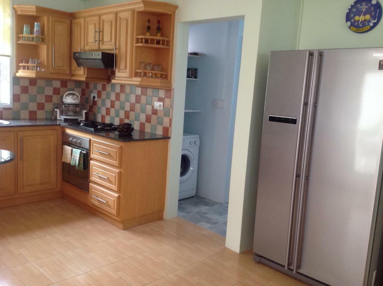 Fayruz Villa Is A 3 Bedroom, 3 Bathroom Detached House With Ac And Swimming Pool 5 Minutes Walk From Flic En Flac Public Beach Εξωτερικό φωτογραφία